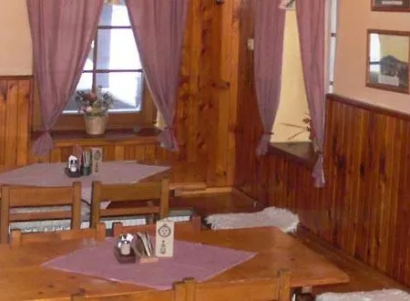 Penzion A Restaurace U Zvonku 3*